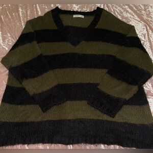 Oversized Arizona Black and Green Striped Sweater